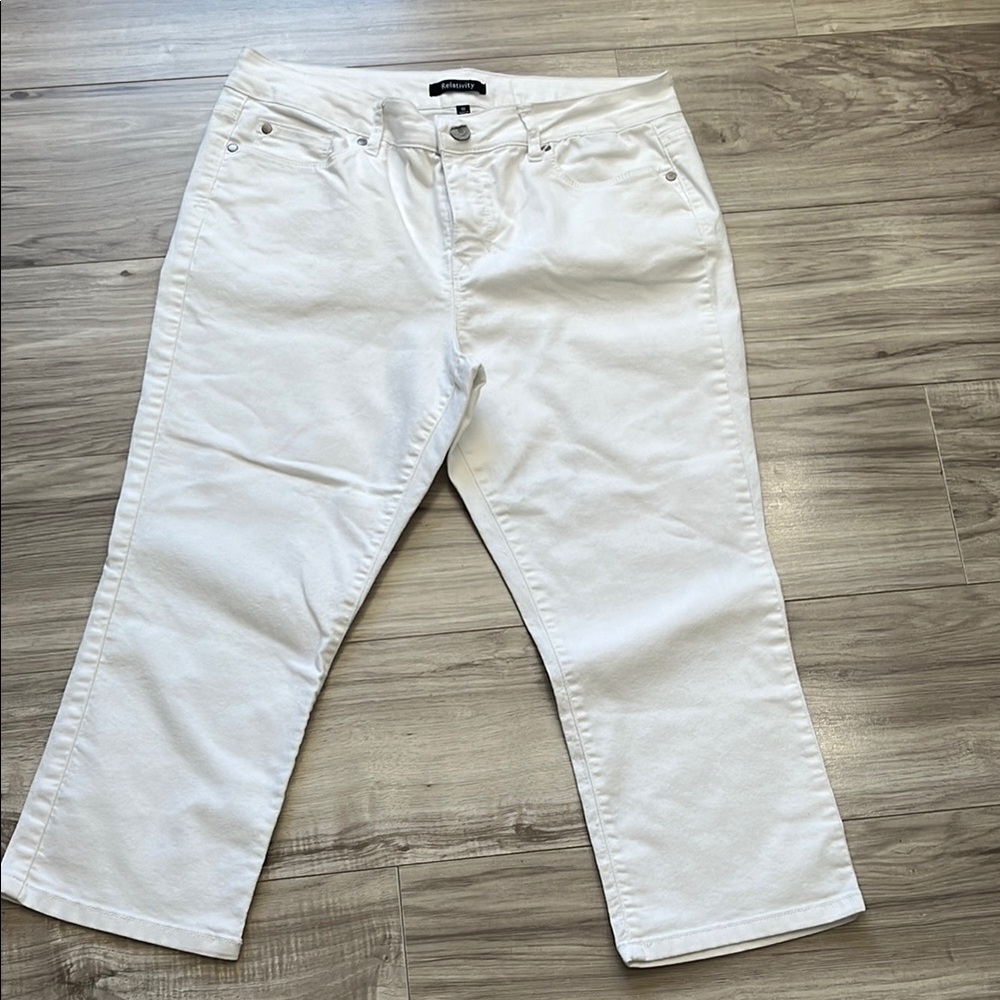Relativity White Capris